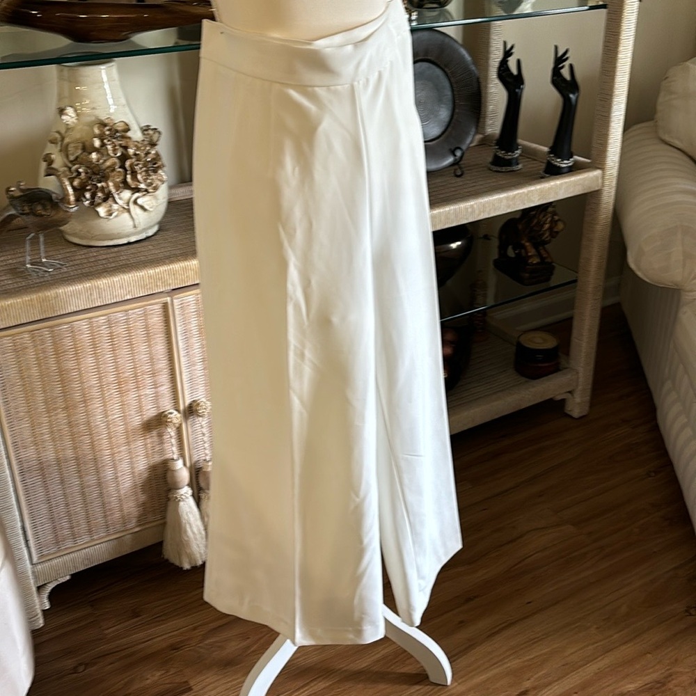 Off white big leg pants with zipper on the side